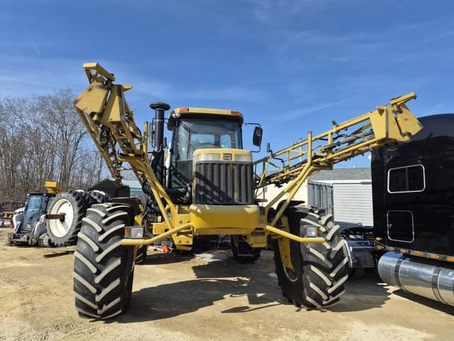 Image of Ag-Chem RoGator 1254 equipment image 3