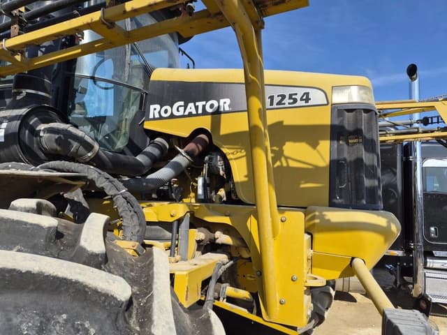 Image of Ag-Chem RoGator 1254 equipment image 4
