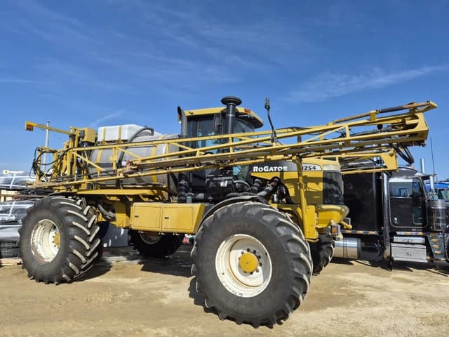 Image of Ag-Chem RoGator 1254 equipment image 1