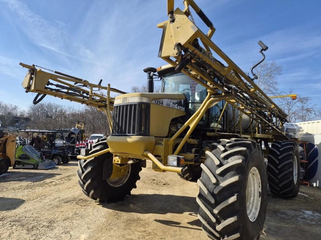2002 Ag-Chem RoGator 1254 Equipment Image0