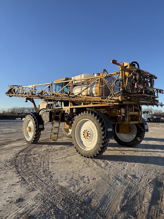 Image of Ag-Chem RoGator 1286C equipment image 2