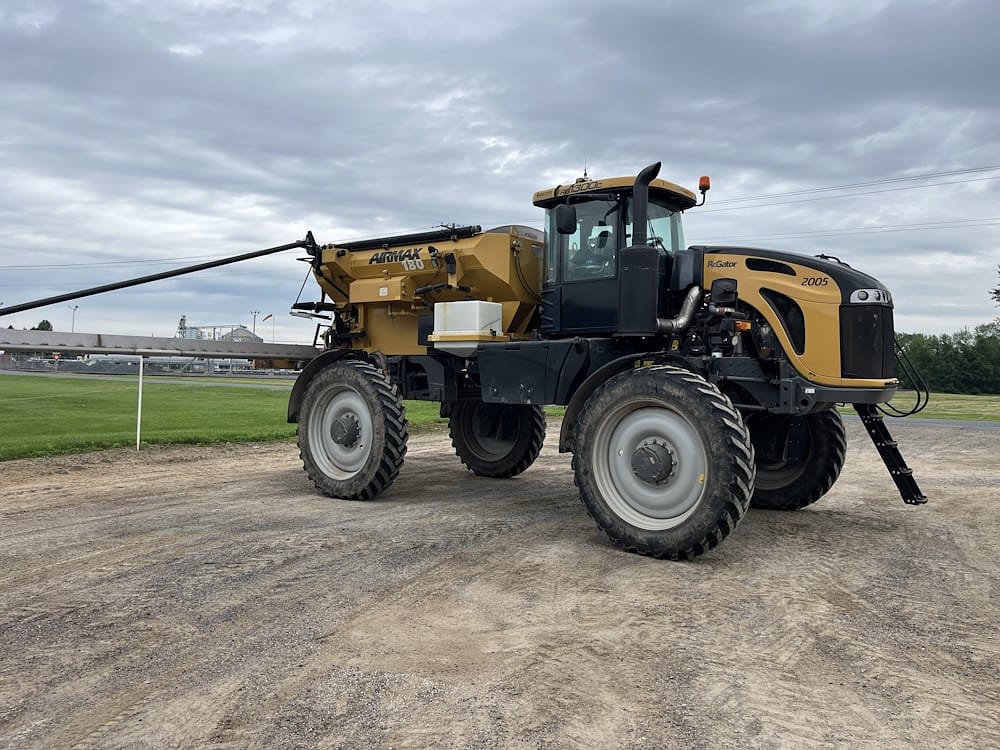 2019 RoGator RG1300C Equipment Image0