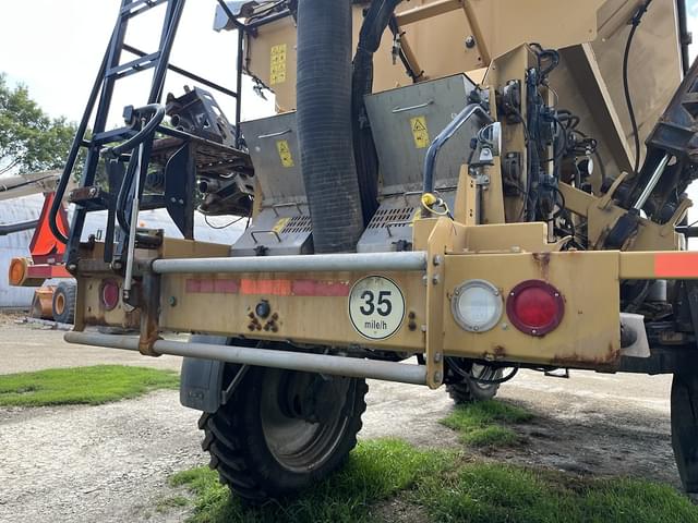 Image of RoGator RG1300C equipment image 4