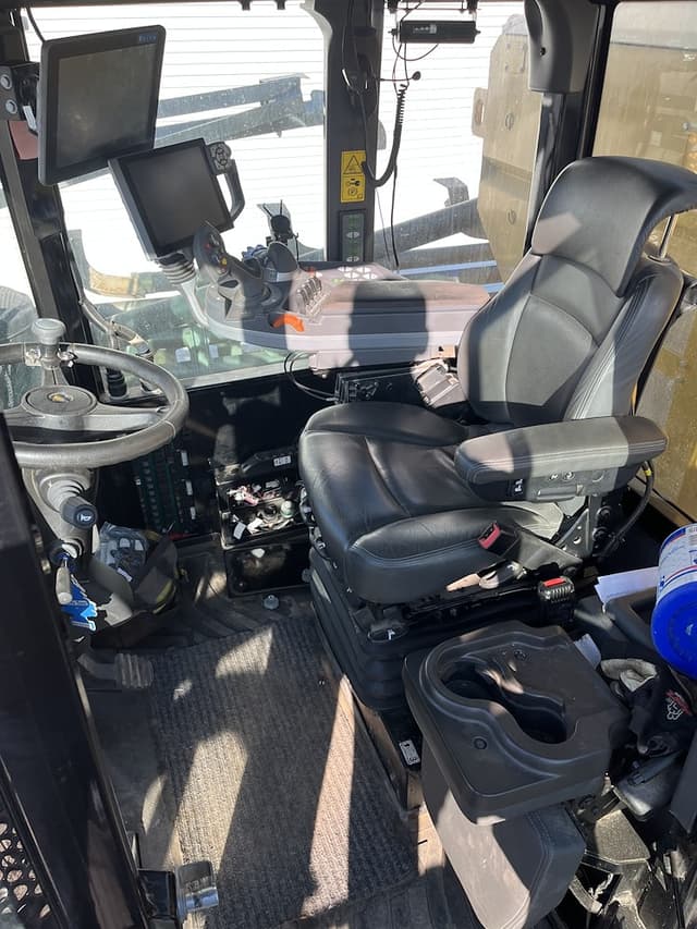 Image of RoGator RG1300C equipment image 4