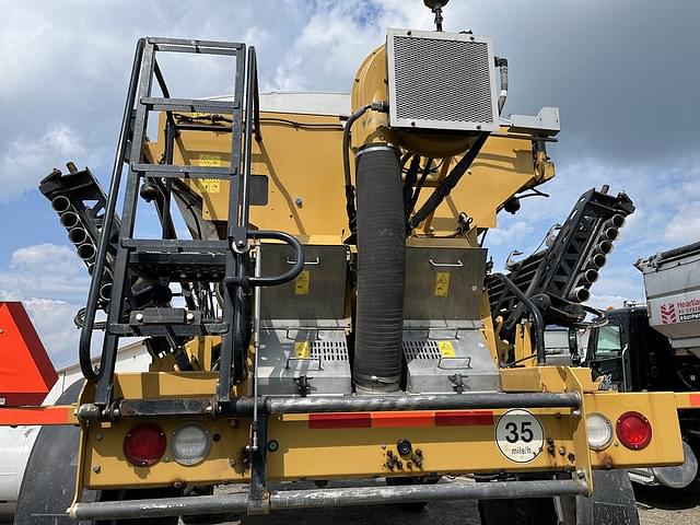 Image of RoGator RG1300C equipment image 2