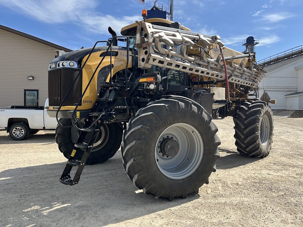 2020 RoGator RG1300C Equipment Image0