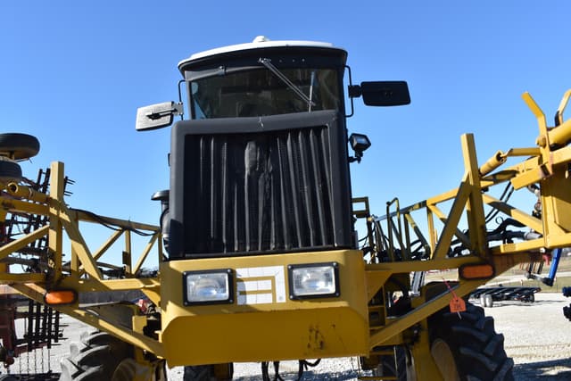 Image of Ag-Chem RoGator 554 equipment image 4