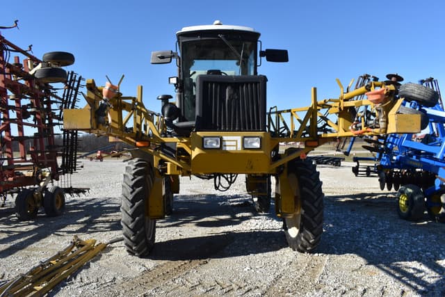 Image of Ag-Chem RoGator 554 equipment image 2