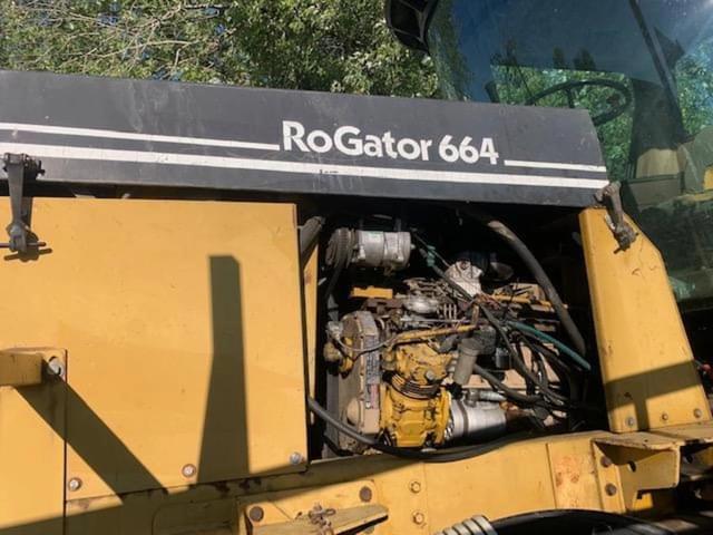 Image of Ag-Chem RoGator 664 equipment image 2