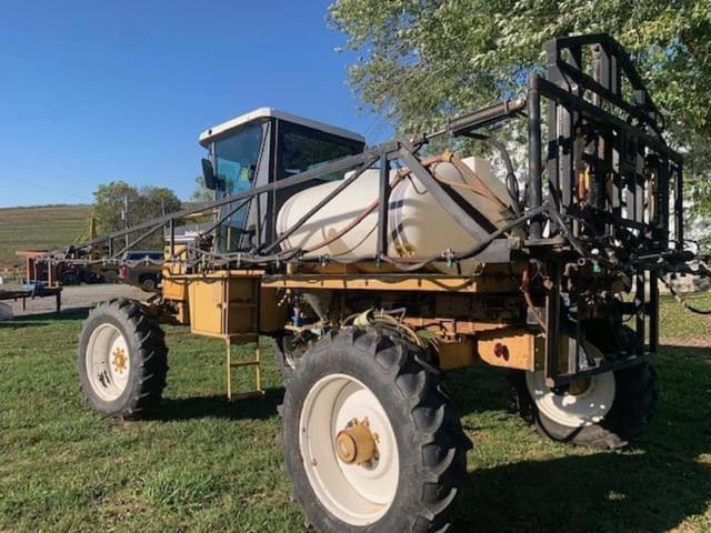 Image of Ag-Chem RoGator 664 equipment image 1