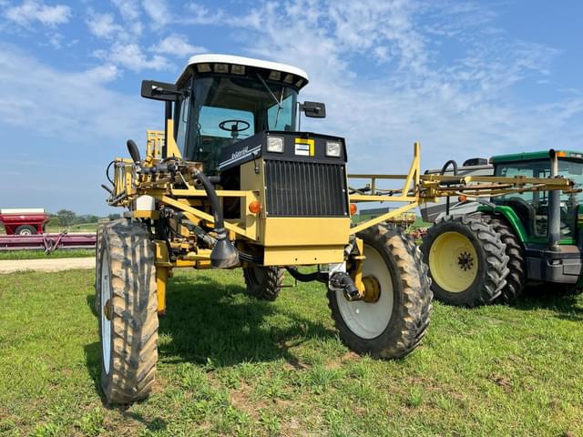 Image of Ag-Chem RoGator 664 equipment image 1