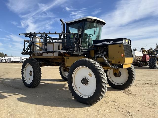 Image of Ag-Chem RoGator 664 equipment image 2