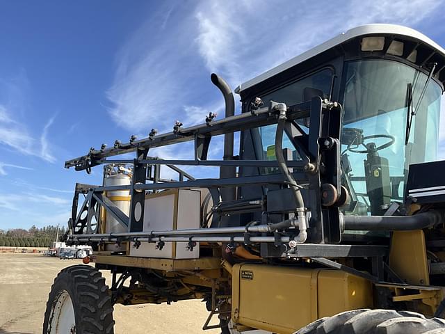 Image of Ag-Chem RoGator 664 equipment image 3