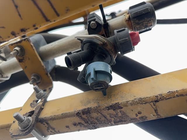 Image of Ag-Chem RoGator 854 equipment image 4