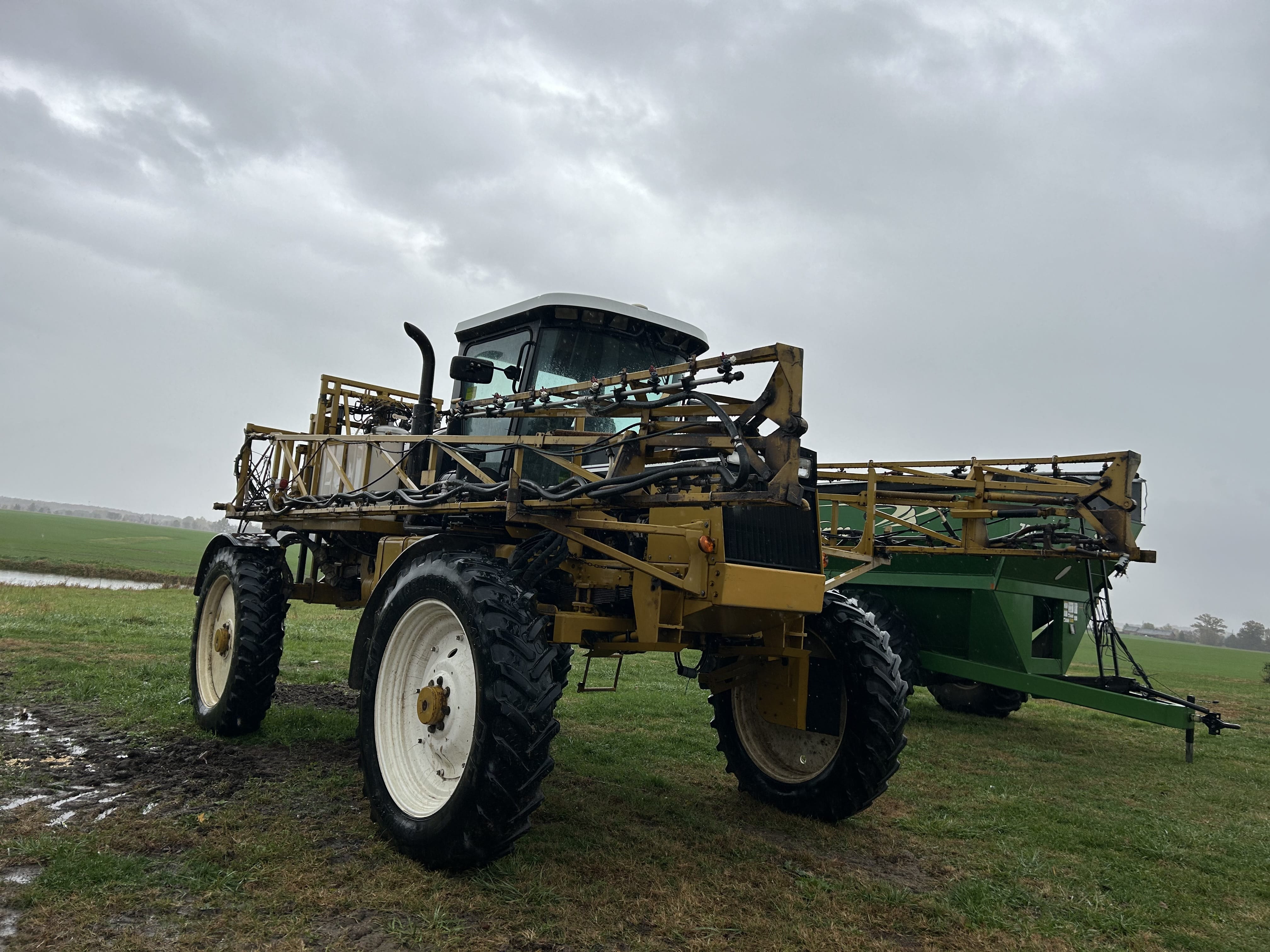 Main image Ag-Chem RoGator 854