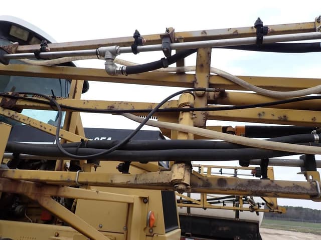 Image of Ag-Chem RoGator 854 equipment image 4