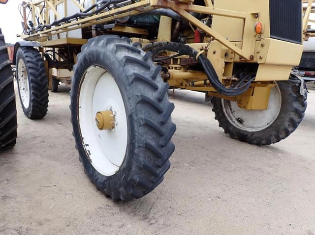Image of Ag-Chem RoGator 854 equipment image 3