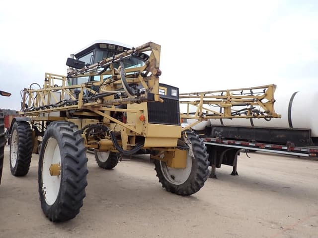 Image of Ag-Chem RoGator 854 equipment image 2