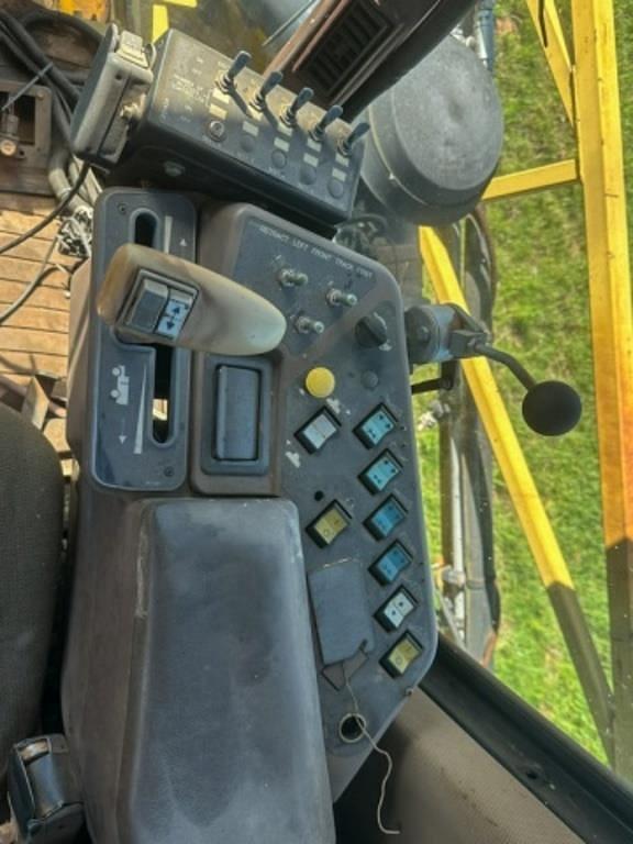 Image of Ag-Chem RoGator 854 equipment image 4
