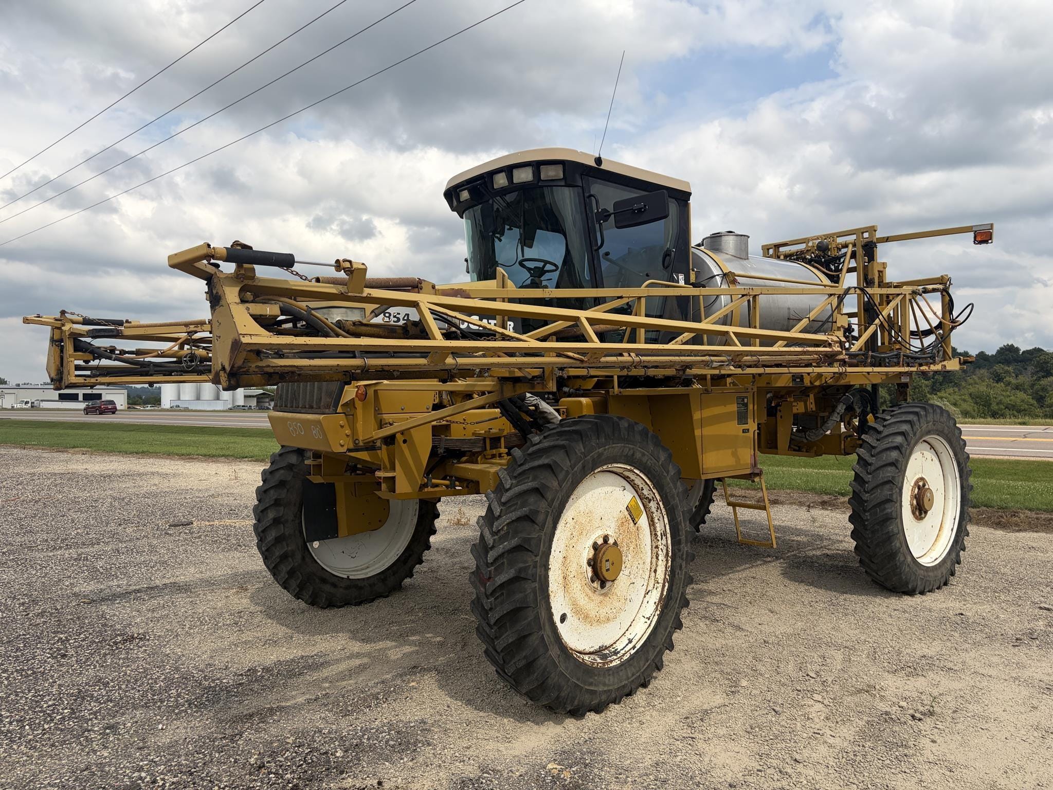 Ag-Chem RoGator 854 Equipment Image0