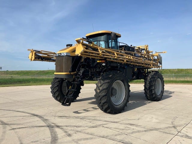 2014 RoGator RG900 Equipment Image0