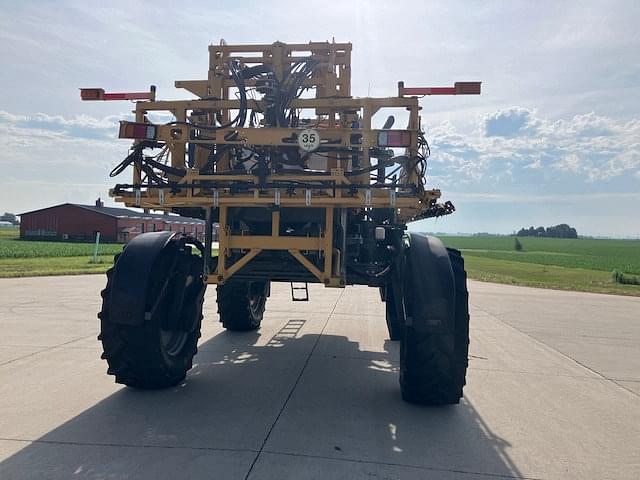 Image of RoGator RG900 equipment image 3
