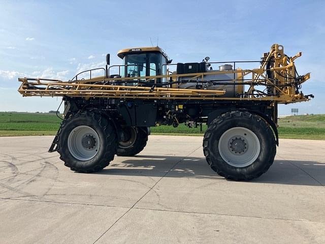 Image of RoGator RG900 equipment image 1
