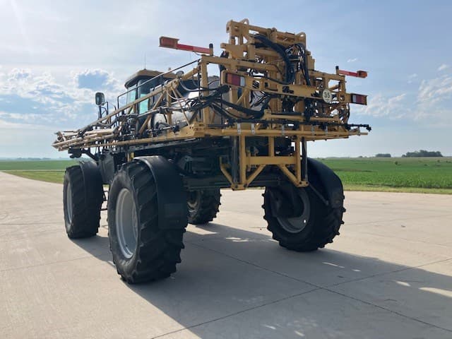 Image of RoGator RG900 equipment image 3