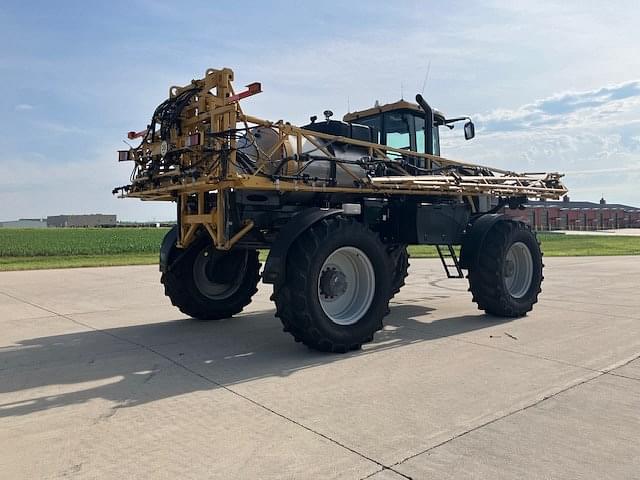 Image of RoGator RG900 equipment image 4