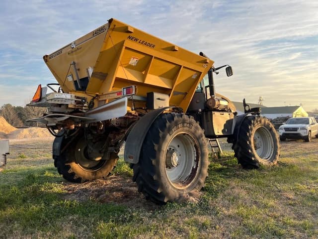 Image of RoGator RG1100 equipment image 3