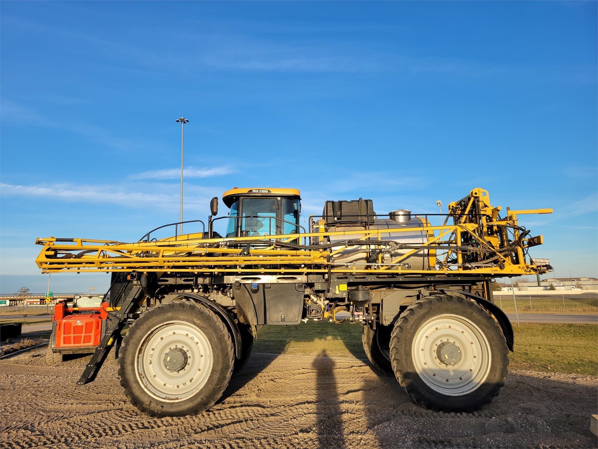 SOLD - RoGator RG1100 Lot No. 4107 Chemical Applicators with 4,139 Hrs ...