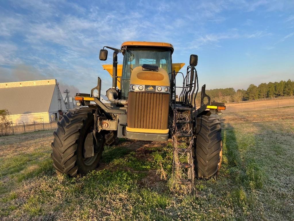 2012 RoGator RG1100 Equipment Image0