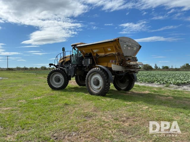 Image of RoGator RG1100 equipment image 2