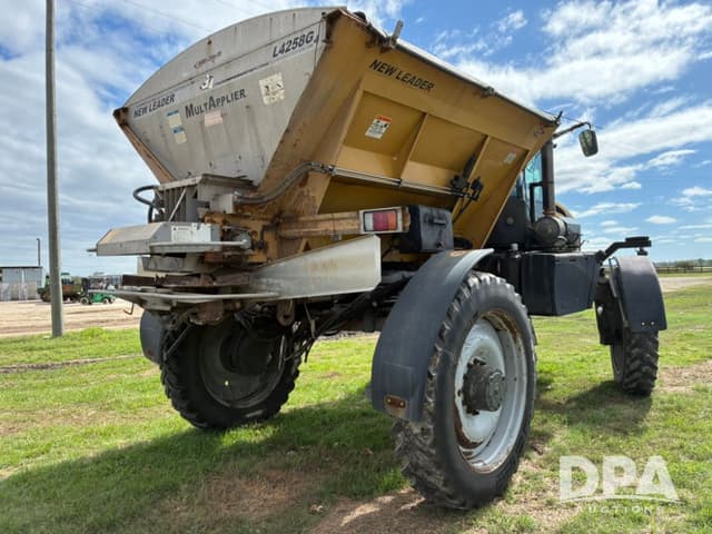 Image of RoGator RG1100 equipment image 4