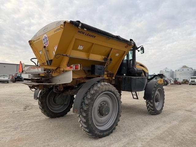 Image of RoGator RG1100 equipment image 4