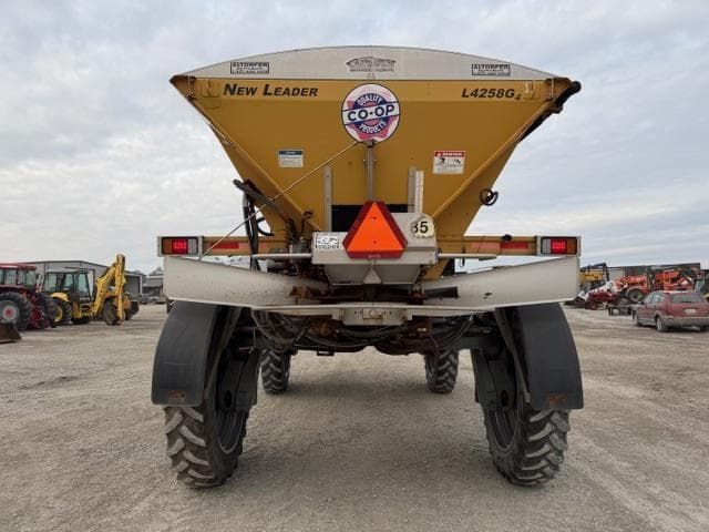 Image of RoGator RG1100 equipment image 3