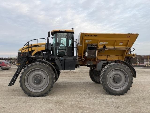 Image of RoGator RG1100 equipment image 1