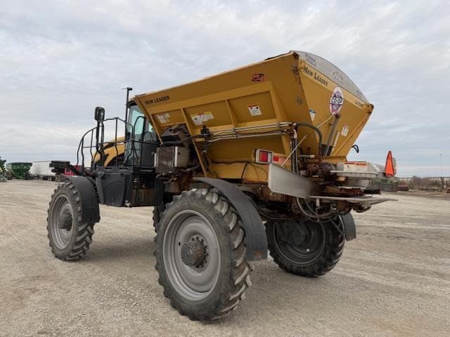 Image of RoGator RG1100 equipment image 2