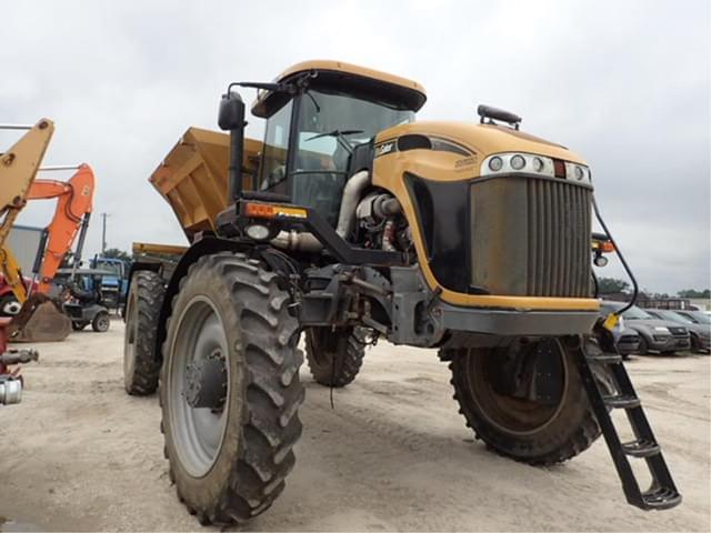 Image of RoGator RG1100 equipment image 3