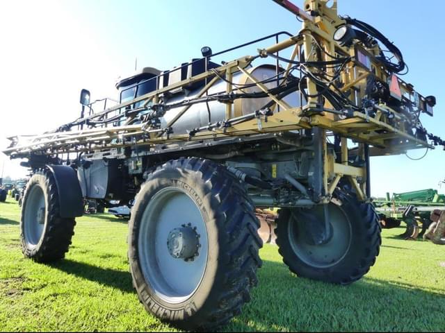 Image of RoGator RG1100B equipment image 2