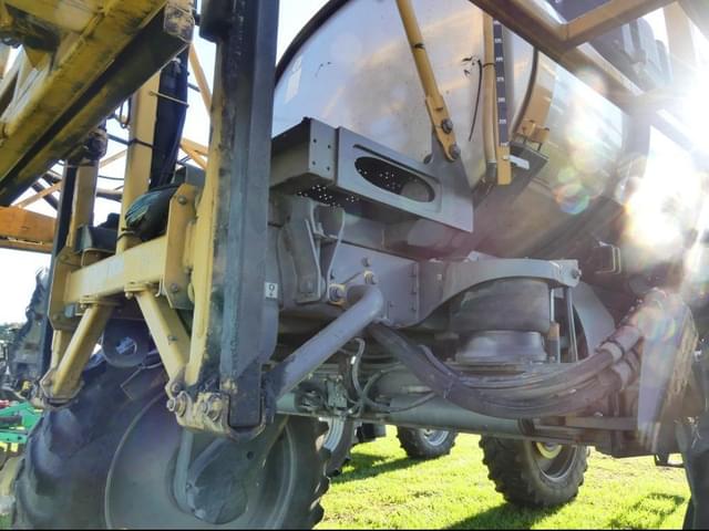 Image of RoGator RG1100B equipment image 4