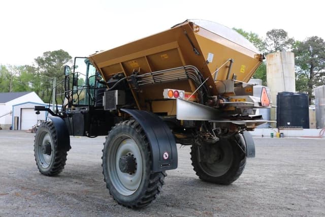 Image of RoGator RG1100C equipment image 3