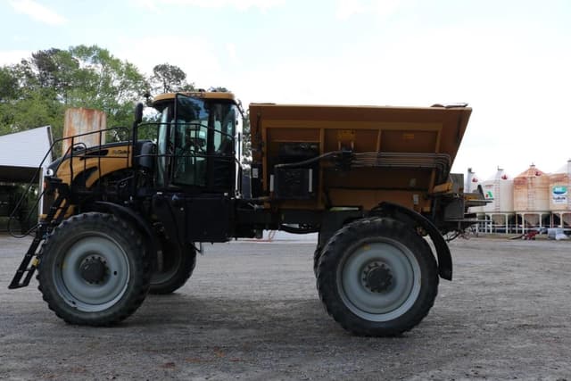 Image of RoGator RG1100C equipment image 4