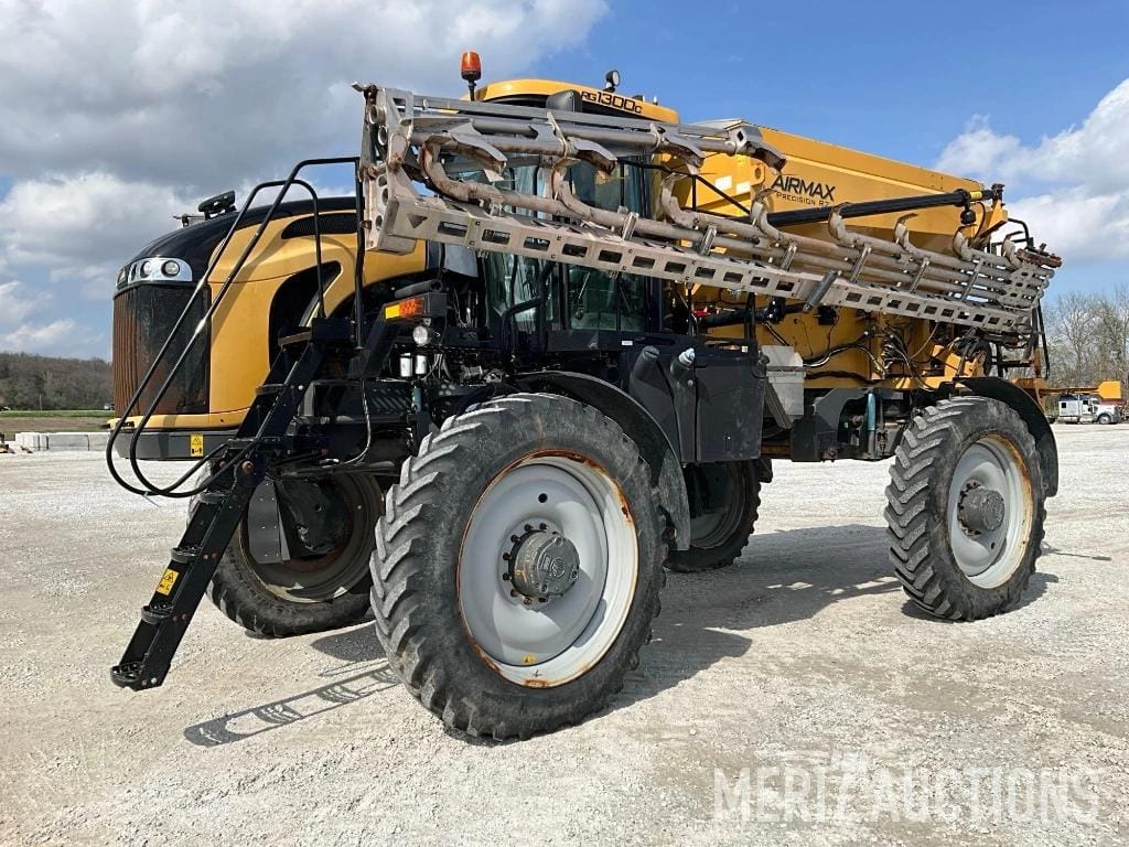 2020 RoGator RG1300C Equipment Image0