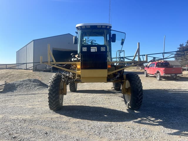 Image of Ag-Chem RoGator 664 equipment image 2