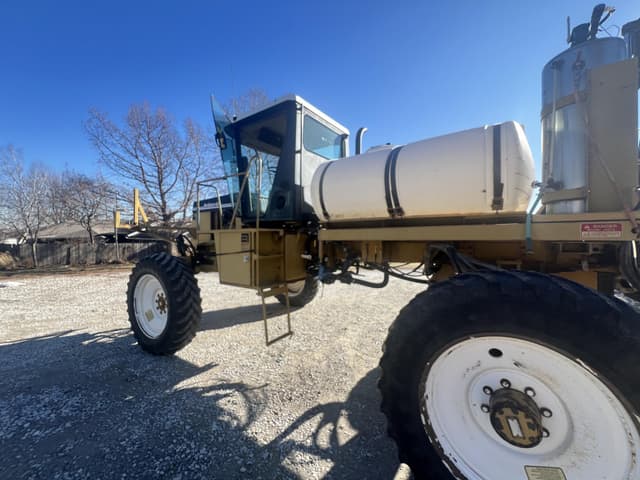 Image of Ag-Chem RoGator 664 equipment image 3