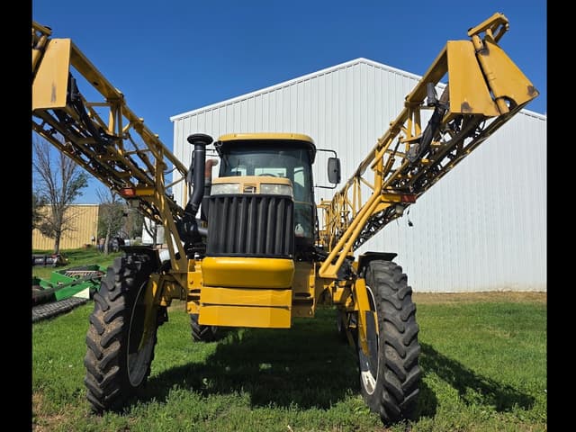 Image of RoGator SS1074 equipment image 1