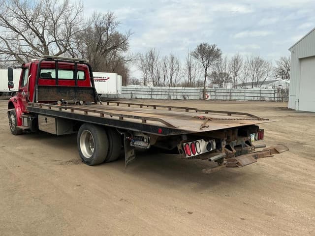 Image of Freightliner M2 106 equipment image 3