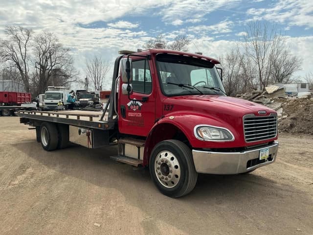 Image of Freightliner M2 106 equipment image 1