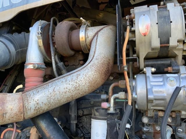 Image of Ag-Chem RoGator 1064 equipment image 4